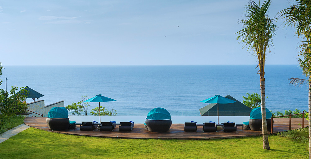 Pandawa Cliff Estate - Villa Rose - Infinity pool viewed from the balcony